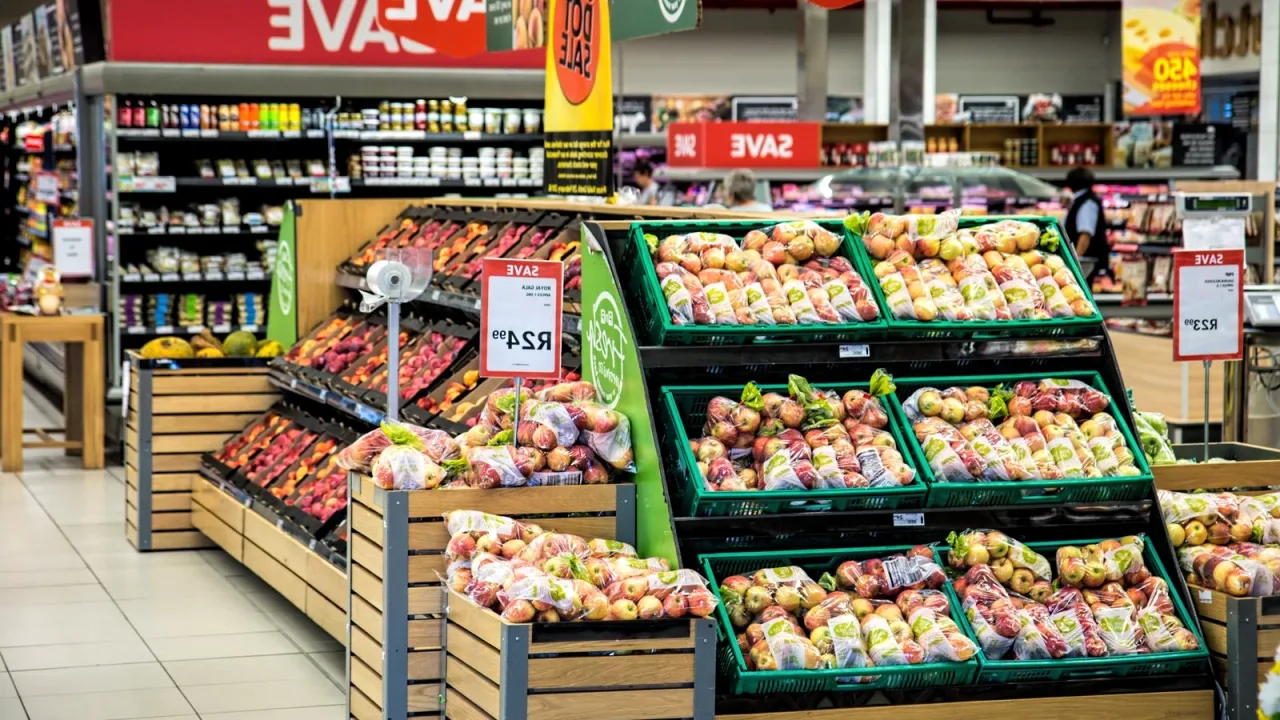 Market rafında temizlik ürünleri